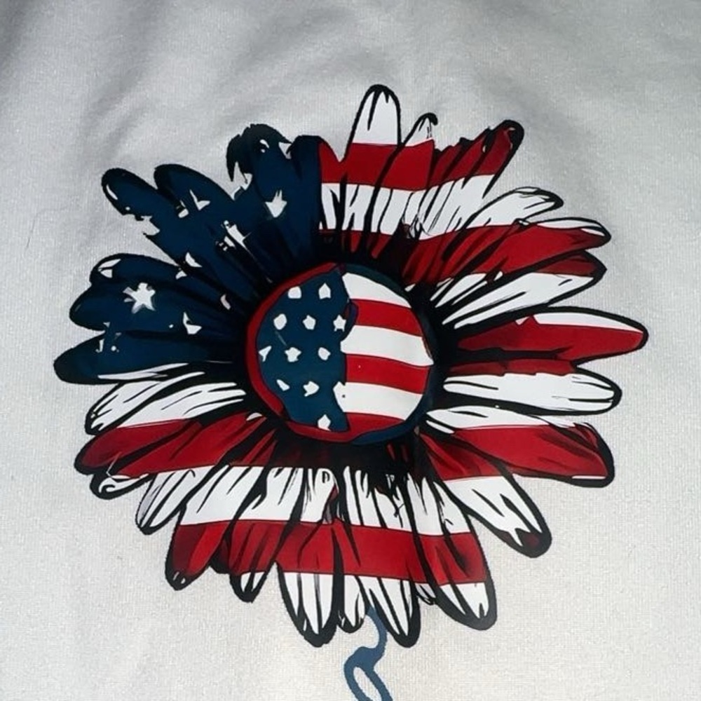 Women's Patriotic Tank Top with American Flag Flower July 4th SIze Medium - Picture 4 of 4